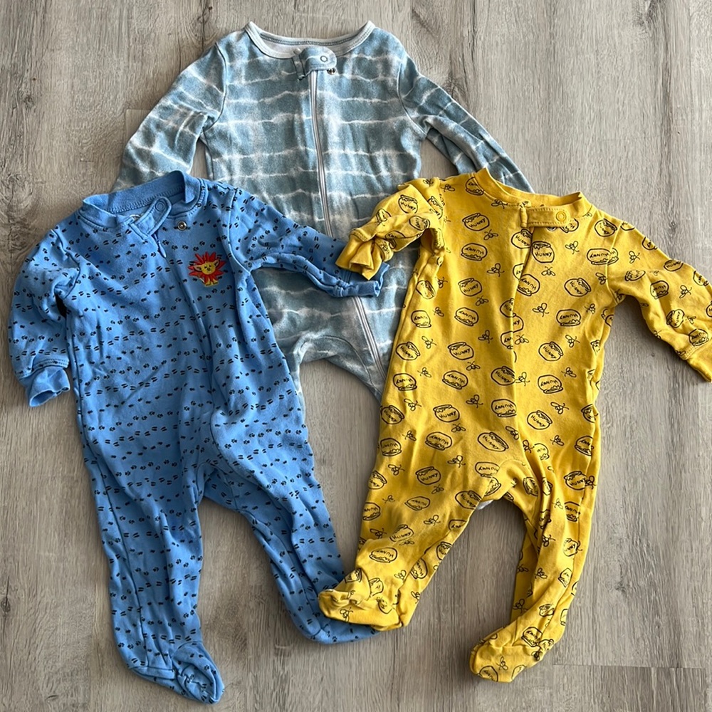 Bundle of 3- 6M pjs